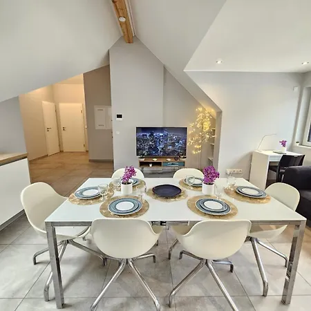Homey 2br Flat With Parking Apartment