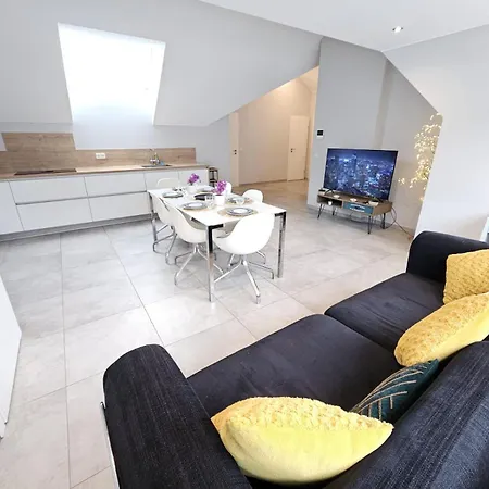Homey 2br Flat With Parking Apartment *