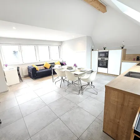 Homey 2br Flat With Parking Apartment