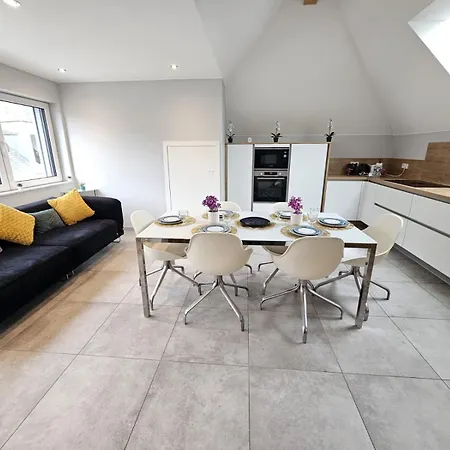 Homey 2br Flat With Parking Apartment