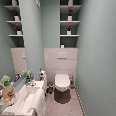 Apartment Homey 2br Flat With Parking *