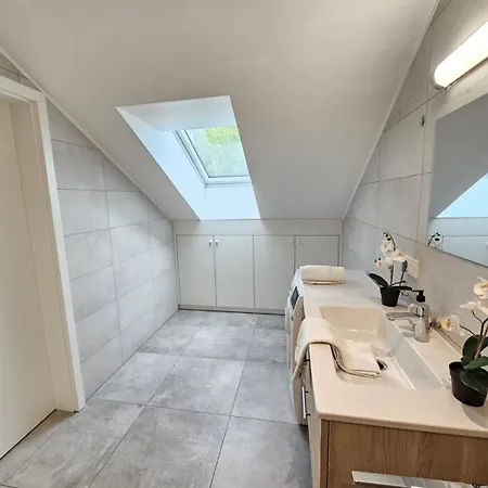 Homey 2br Flat With Parking Apartment